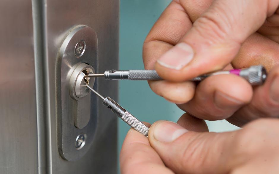 ouvrir une porte fermée à clé Bricard Trets