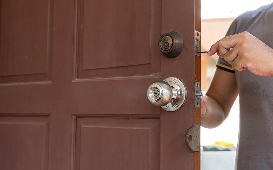  ouvrir une porte fermée à clé Bricard Trets