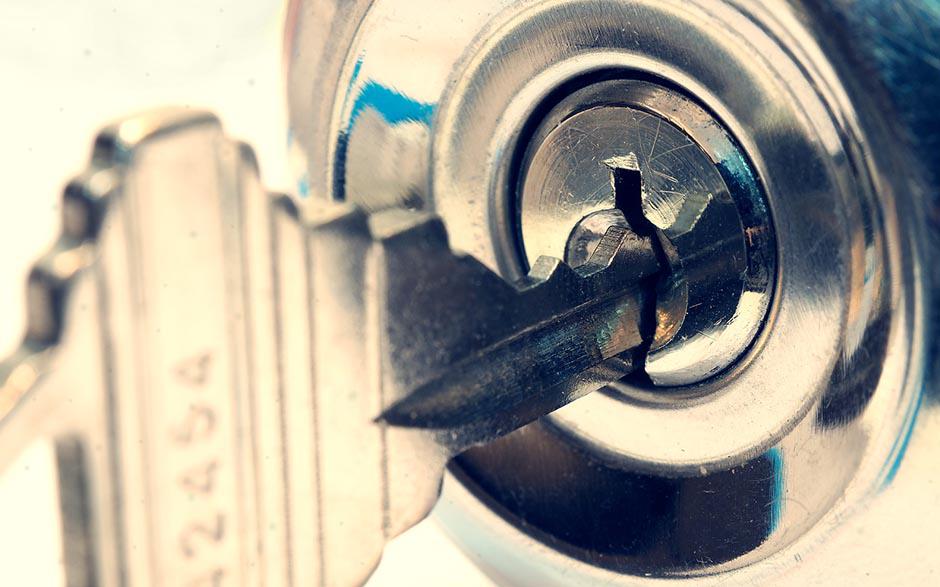 ouvrir une porte fermée à clé Bricard Trets
